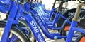 Vélos STAR le vélo en libre-service alignés sur une place du centre de Rennes